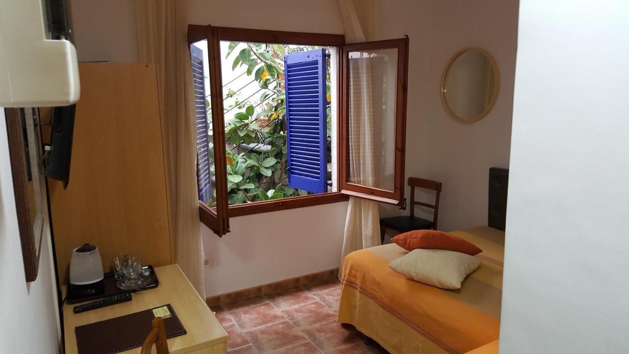 Hostal Residencia Catalina Palamós Esterno foto