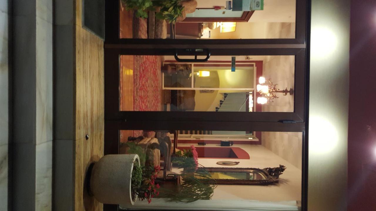 Hostal Residencia Catalina Palamós Esterno foto