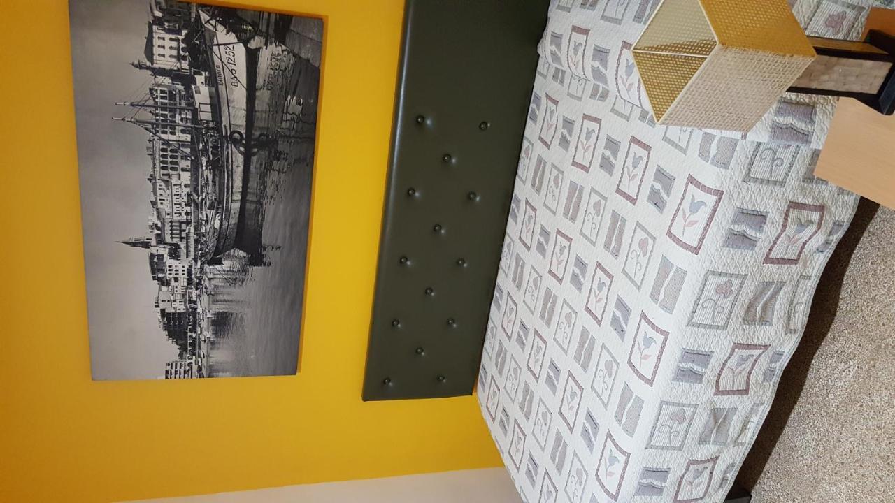Hostal Residencia Catalina Palamós Esterno foto