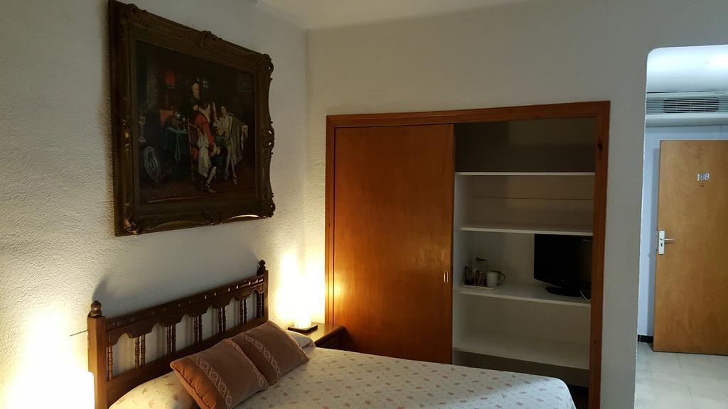 Hostal Residencia Catalina Palamós Esterno foto
