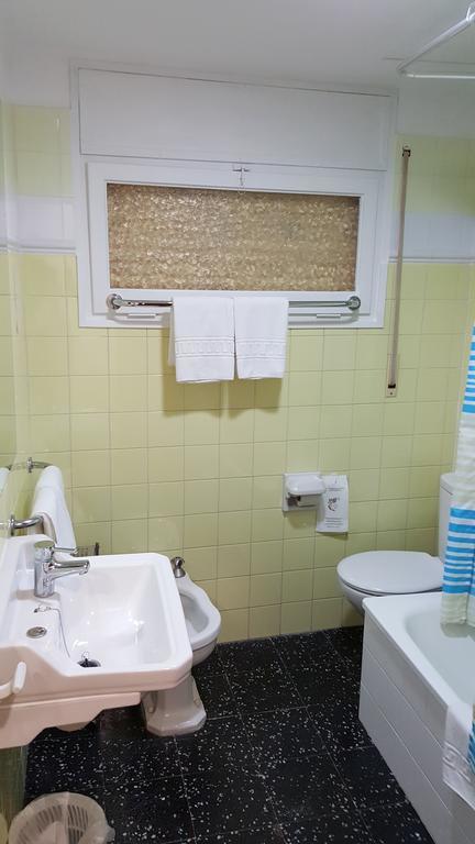 Hostal Residencia Catalina Palamós Esterno foto