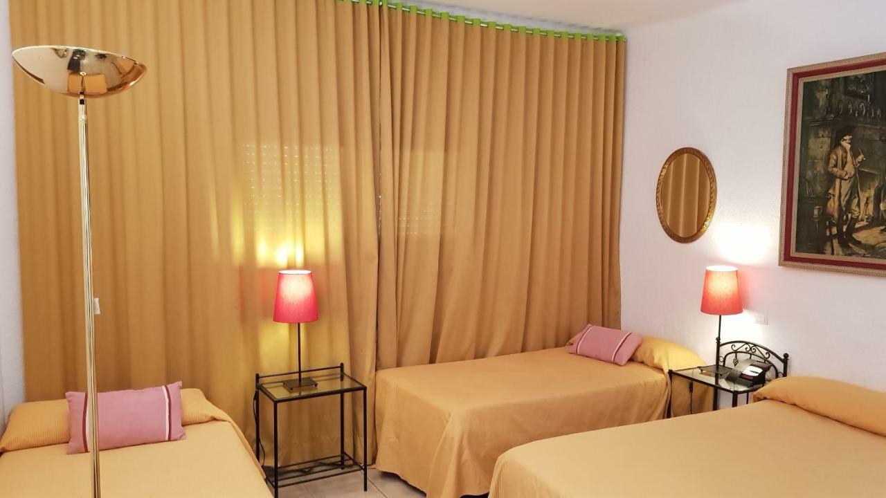 Hostal Residencia Catalina Palamós Esterno foto