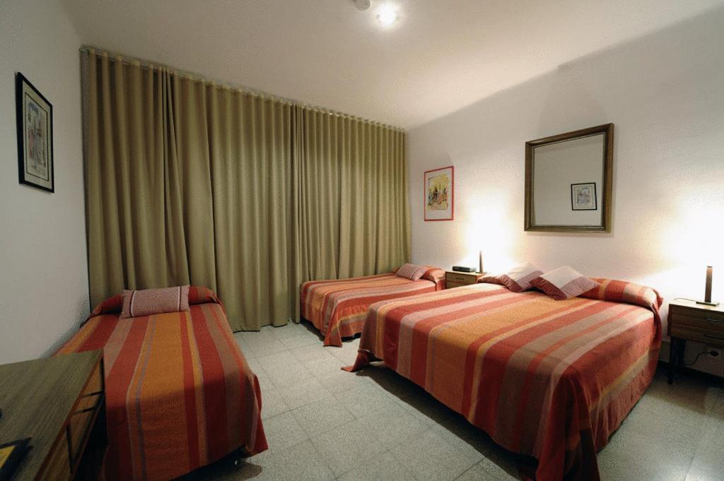 Hostal Residencia Catalina Palamós Esterno foto