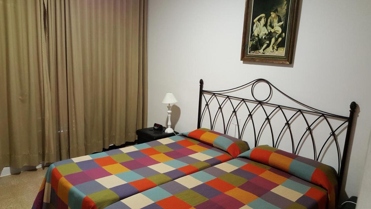 Hostal Residencia Catalina Palamós Esterno foto