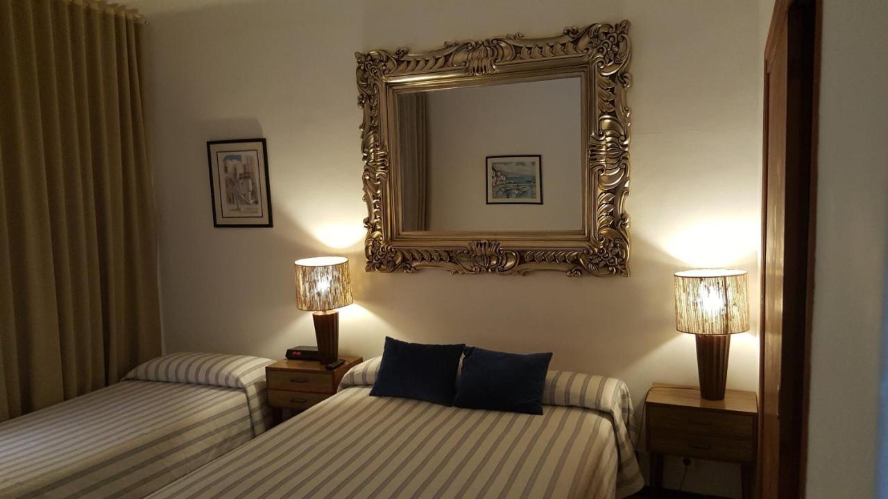 Hostal Residencia Catalina Palamós Esterno foto