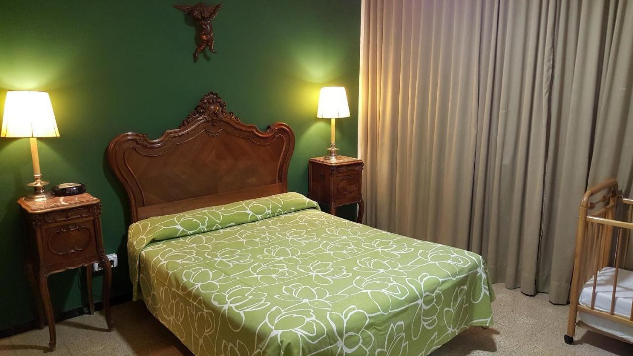 Hostal Residencia Catalina Palamós Esterno foto
